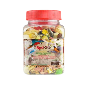 Snack para Aves, mezcla de semillas, frutas y verduras de Redkite, un complemento adecuado para la alimentación de las aves de ornato, disfrutarán de un producto natural que además de gustarles, les ofrece nutrientes muy beneficiosos para ellas. Además de estar adicionado con pellets fortificados con vitaminas y minerales.