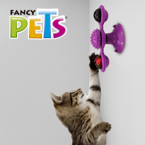 Juguete para gato spinner gatuno con catnip para gato de la línea Play de Fancy Pets está diseñado para estimular el instinto cazador de tu gato, con elementos que llamarán su atención como el movimiento y las luces del spinner. Promueve la salud dental.
